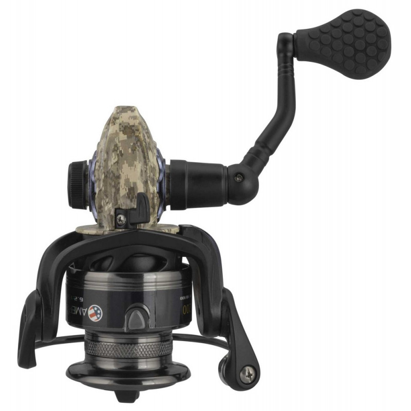 03_carrete_lews_reel-american_hero_camo_spinning.jpg